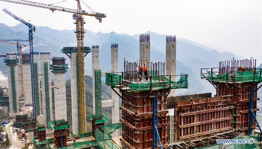 CHINA-GUIZHOU-ZUNYI-PUENTE-REANUDACION DE LA CONSTRUCCION