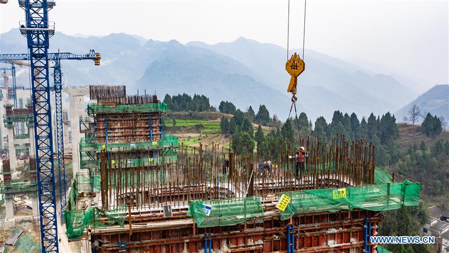 CHINA-GUIZHOU-ZUNYI-PUENTE-REANUDACION DE LA CONSTRUCCION