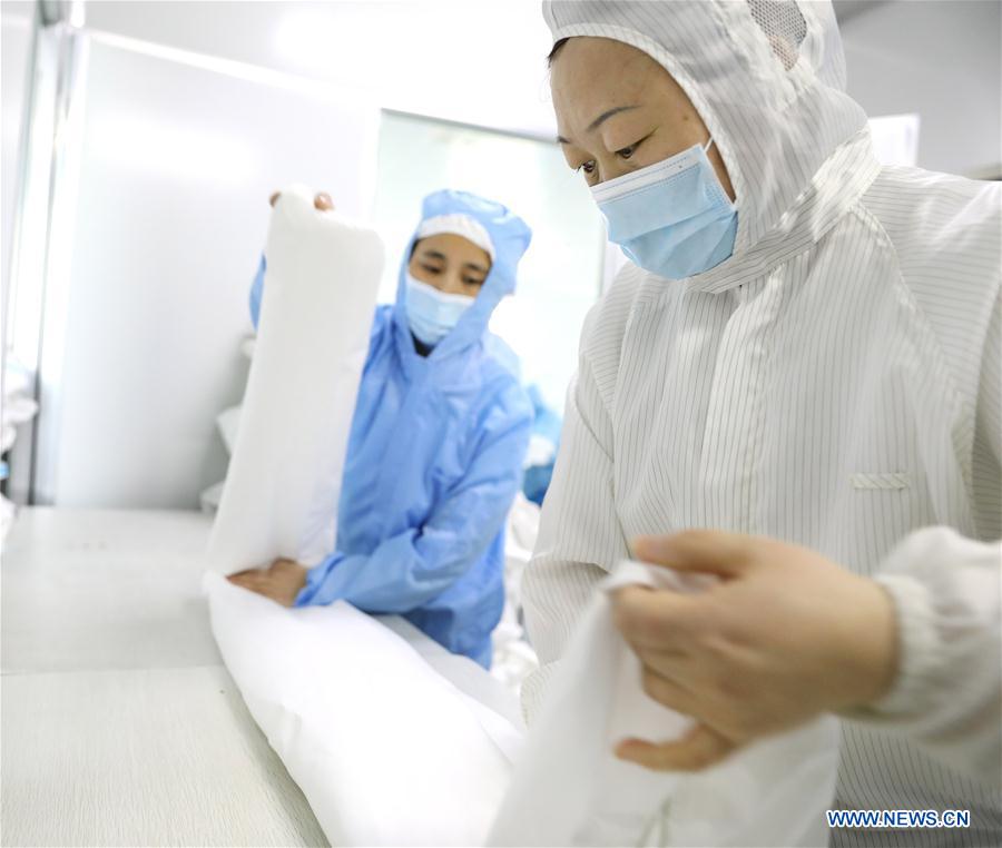 CHINA-LIAONING-ANSHAN-TRAJES PROTECTORES-PRODUCCION