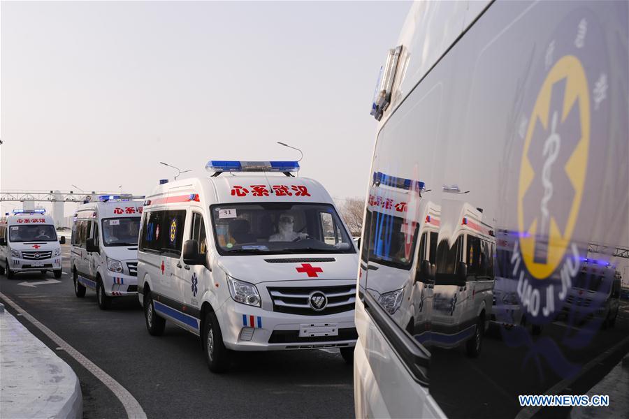 CHINA-HUBEI-WUHAN-COVID-19-EQUIPO MEDICO DE TRASLADO