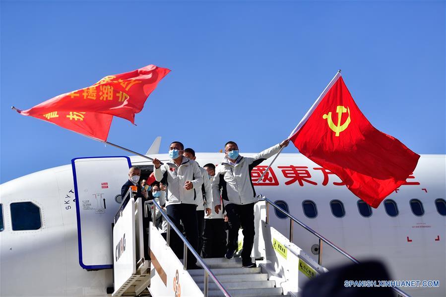 CHINA-QINGHAI-COVID-19-TRABAJADORES DE LA SALUD-REGRESO-LLEGADA