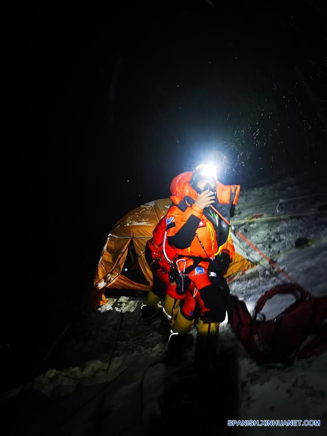 CHINA-MONTE QOMOLANGMA-EQUIPO DE TOPOGRAFIA-RUTA HACIA LA CUMBRE