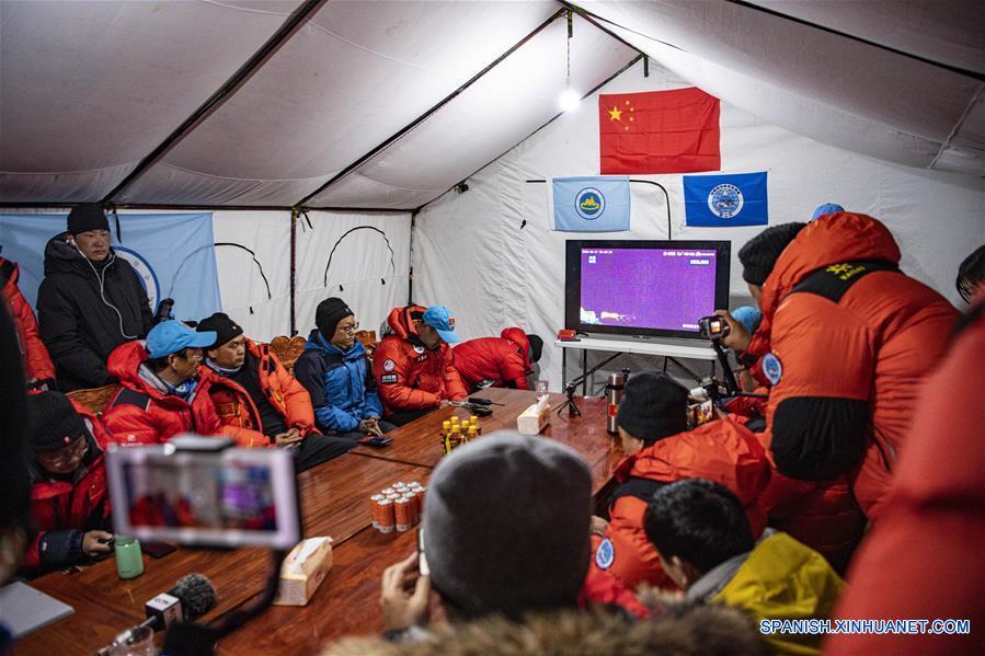 CHINA-MONTE QOMOLANGMA-EQUIPO DE TOPOGRAFIA-RUTA HACIA LA CUMBRE