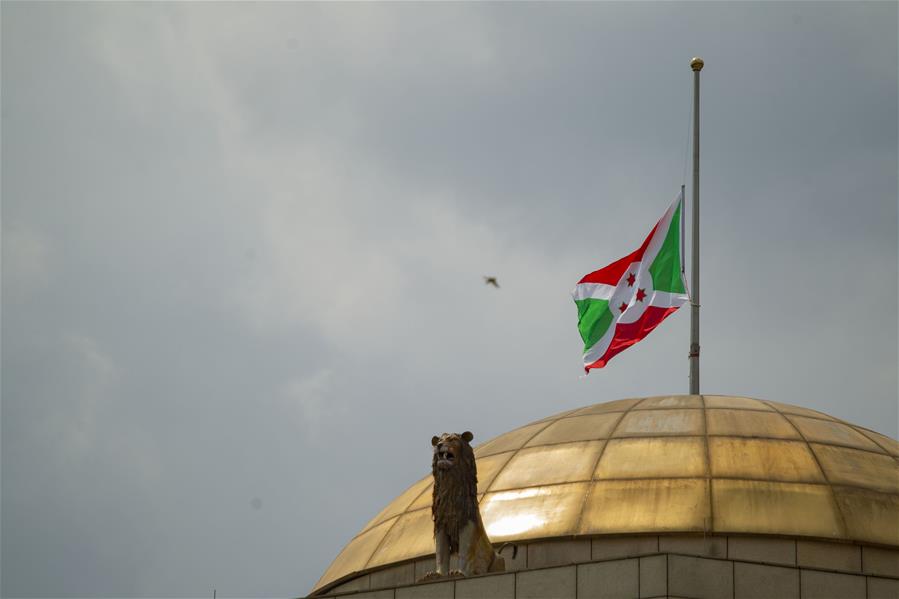 BURUNDI-BUYUMBURA-PRESIDENTE-MUERTE-BANDERAS-MEDIA ASTA