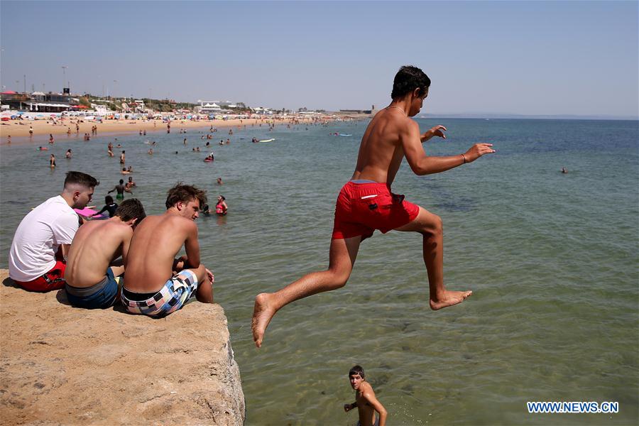 PORTUGAL-CASCAIS-OLA DE CALOR