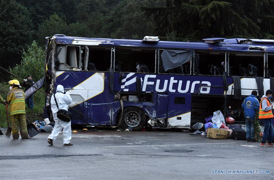 MEXICO-TOLUCA-ACCIDENTE-AUTOBUS