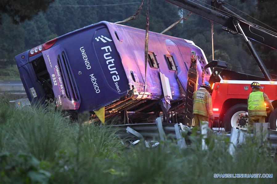 MEXICO-TOLUCA-ACCIDENTE-AUTOBUS