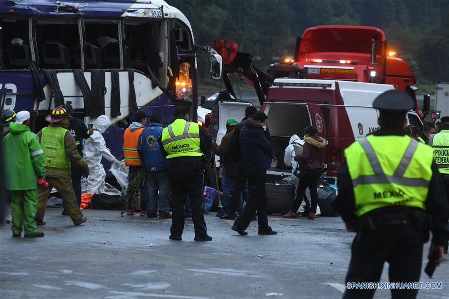MEXICO-TOLUCA-ACCIDENTE-AUTOBUS
