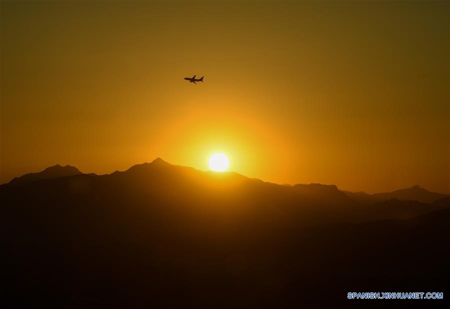 CHINA-BEIJING-VISTA DE LA CIUDAD-DIA SOLEADO