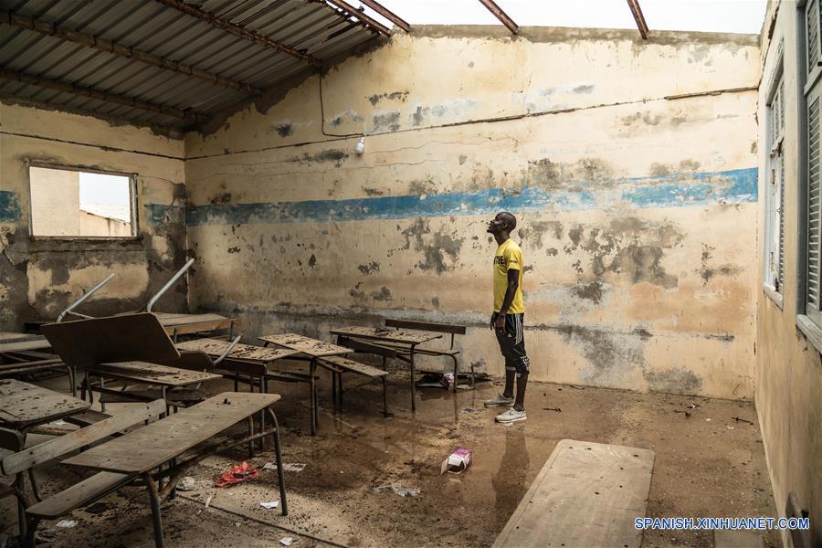 SENEGAL-DAKAR-SALONES DE CLASES-RENOVACION-SERIE