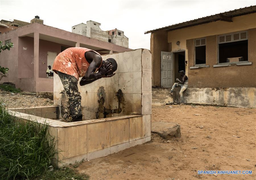 SENEGAL-DAKAR-SALONES DE CLASES-RENOVACION-SERIE