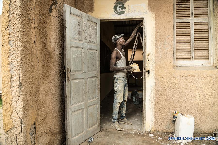 SENEGAL-DAKAR-SALONES DE CLASES-RENOVACION-SERIE