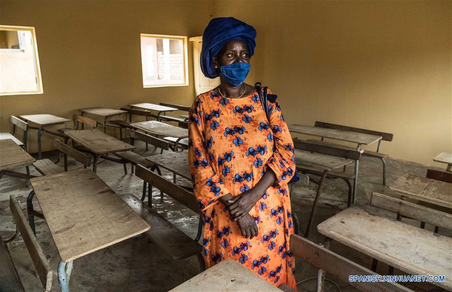 SENEGAL-DAKAR-SALONES DE CLASES-RENOVACION-SERIE