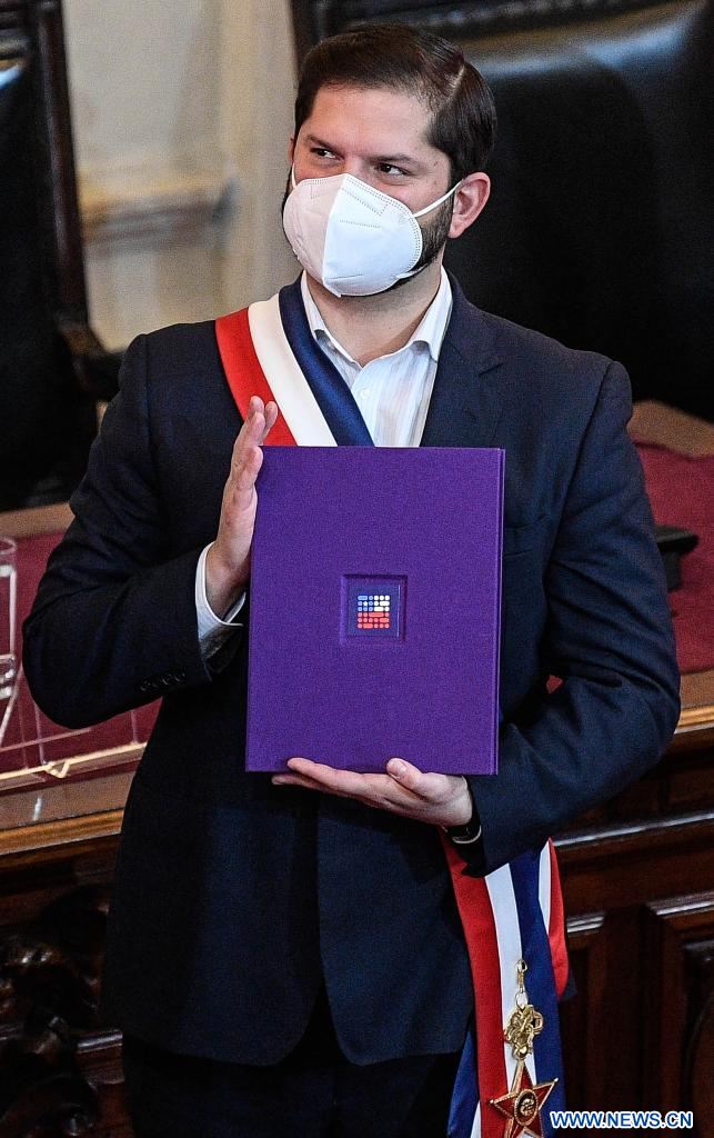 Presidente Gabriel Boric recibió la propuesta de Nueva Constitución -  Universidad de Chile