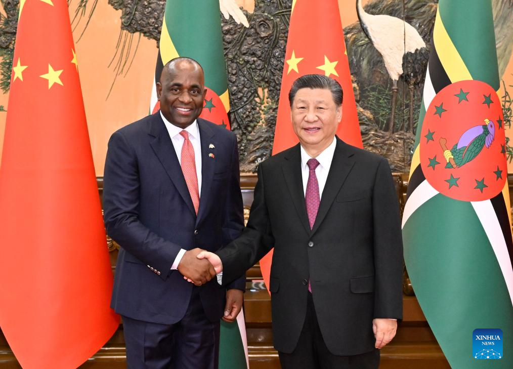 Xi incontra il Primo Ministro della Dominica