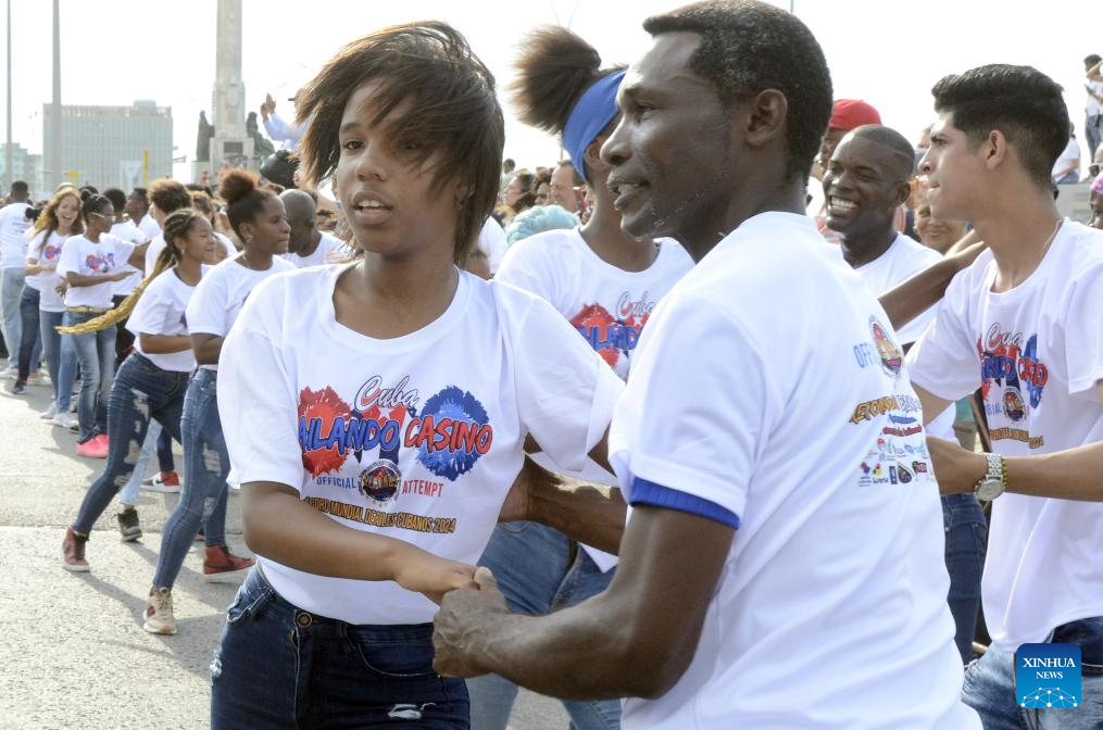 ESPECIAL Cubanos logran nuevo récord mundial de baile masivo en