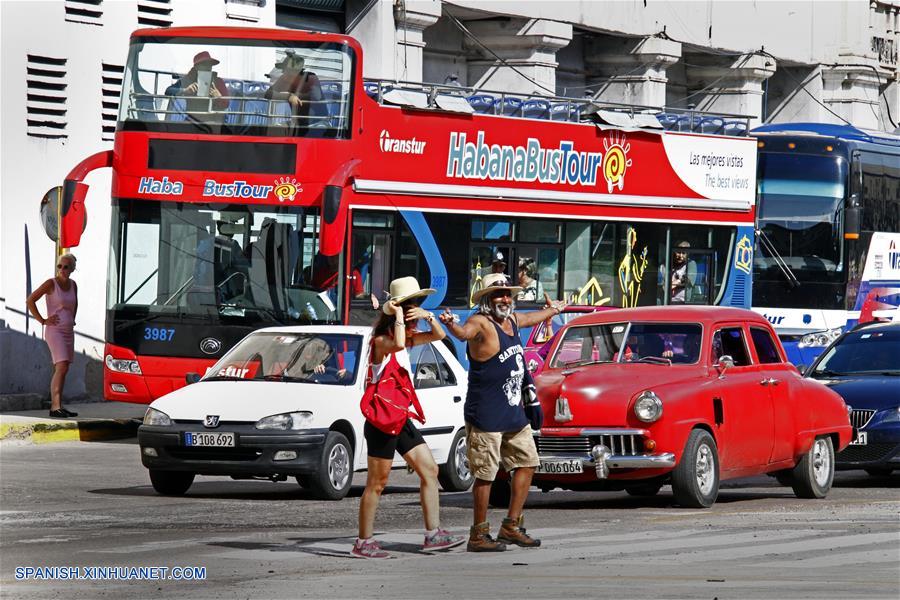 CUBA-HABANA-TURISMO-DESARROLLO-SERIE