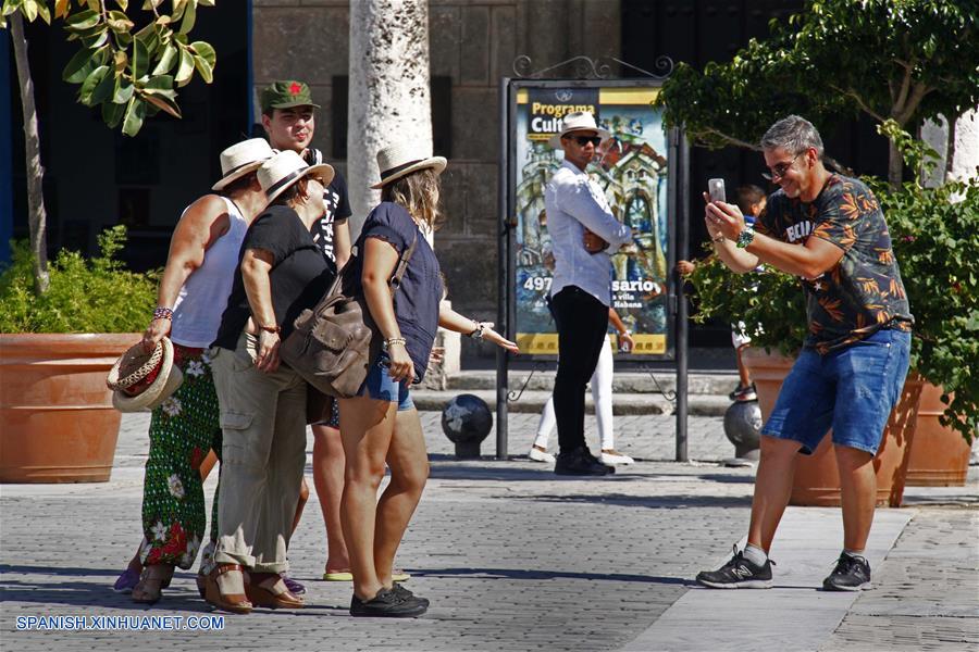 CUBA-HABANA-TURISMO-DESARROLLO-SERIE
