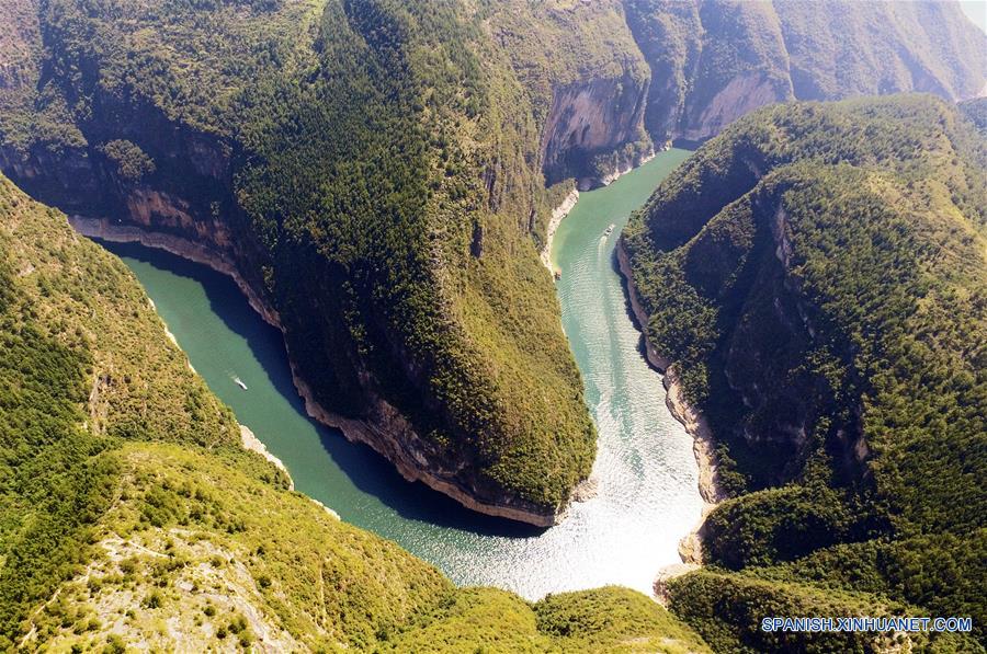 CHINA-CHONGQING-TRES GARGANTAS MENORES-PAISAJE OTOÑAL