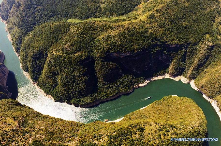 CHINA-CHONGQING-TRES GARGANTAS MENORES-PAISAJE OTOÑAL