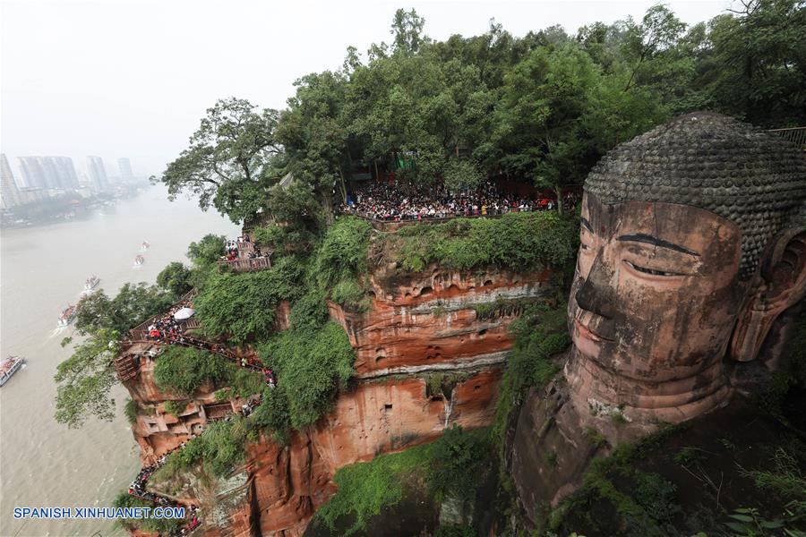 CHINA-SICHUAN-BUDA GIGANTE-TURISMO