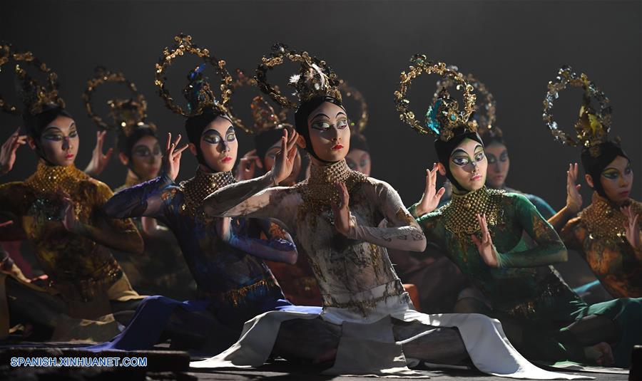CHINA-YUNNAN-ESPECTACULO DE DANZA-YANG LIPING