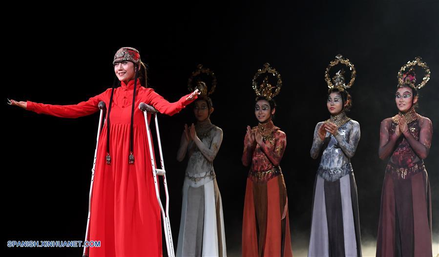 CHINA-YUNNAN-ESPECTACULO DE DANZA-YANG LIPING