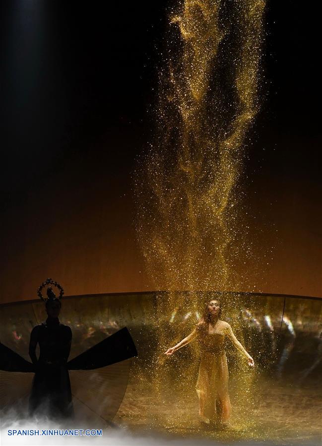 CHINA-YUNNAN-ESPECTACULO DE DANZA-YANG LIPING