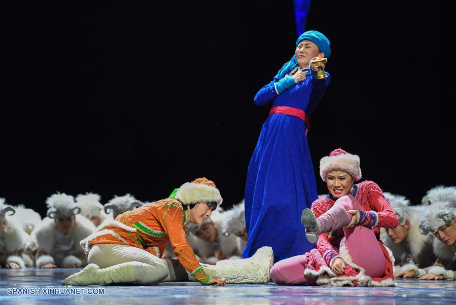 CHINA-HOHHOT-ARTE-DRAMA DE DANZA-ESPECTACULO