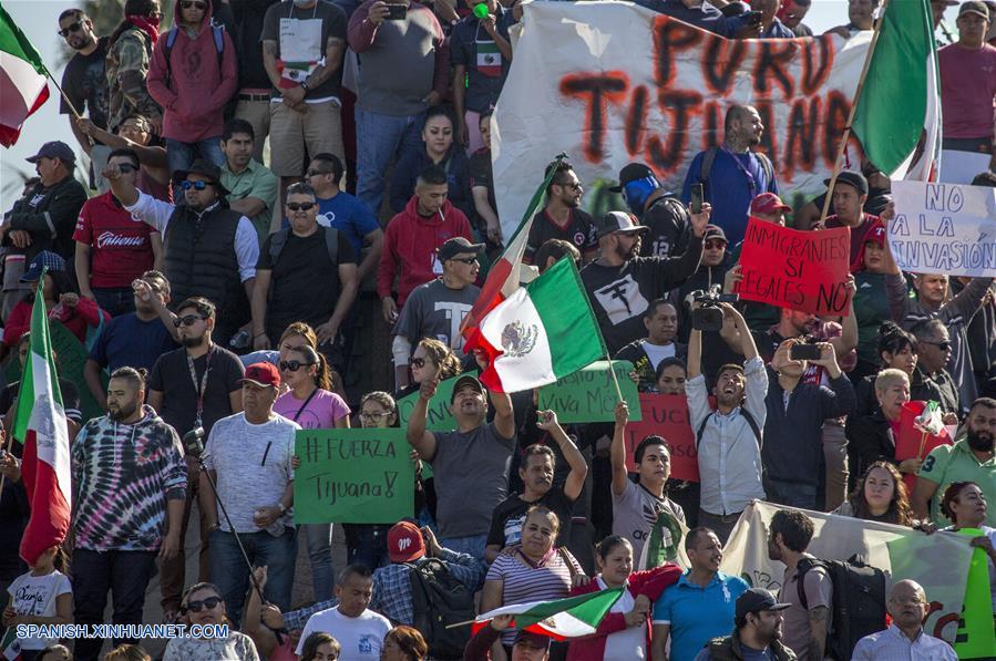 Habitantes de ciudad mexicana de Tijuana protestan contra caravana