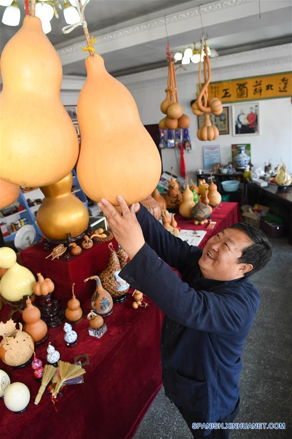 CHINA-LIAONING-ARTESANIA DE CALABAZA