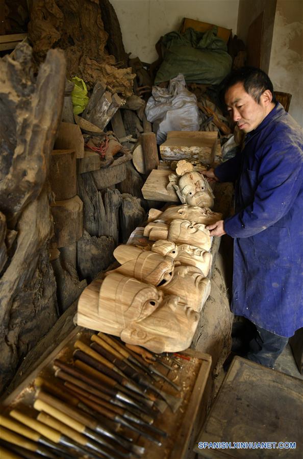 CHINA-HUBEI-OPERA NUO-MASCARAS