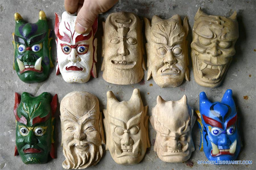 CHINA-HUBEI-OPERA NUO-MASCARAS