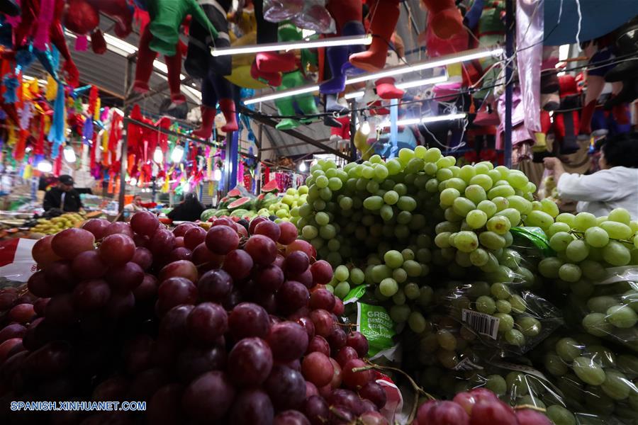 MEXICO-CIUDAD DE MEXICO-AÑO NUEVO-FESTEJO
