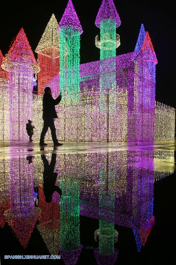 CHINA-JIANGZU-FESTIVAL DE PRIMAVERA-VISTA NOCTURNA