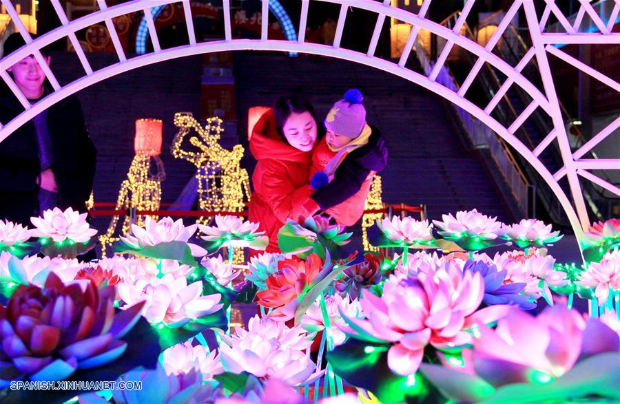 CHINA-ANHUI-FESTIVAL DE PRIMAVERA-VISTA NOCTURNA