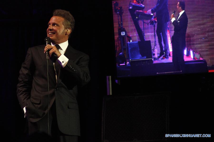 EL SALVADOR-SAN SALVADOR-MUSICA-LUIS MIGUEL