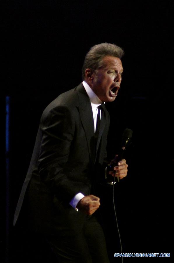 EL SALVADOR-SAN SALVADOR-MUSICA-LUIS MIGUEL