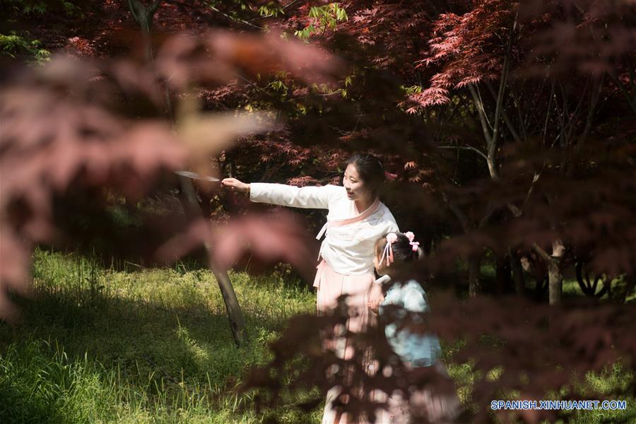 CHINA-ZHEJIANG-ARCE ROJO
