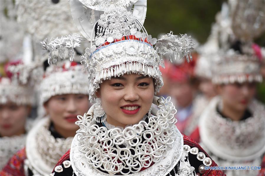 CHINA-GUIZHOU-GRUPO ETNICO MIAO-FESTIVAL DE LAS HERMANAS