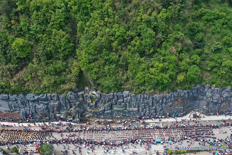 CHINA-GUIZHOU-GRUPO ETNICO MIAO-FESTIVAL DE LAS HERMANAS