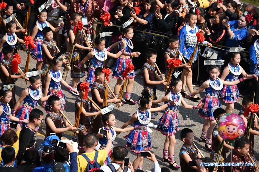 CHINA-GUIZHOU-GRUPO ETNICO MIAO-FESTIVAL DE LAS HERMANAS
