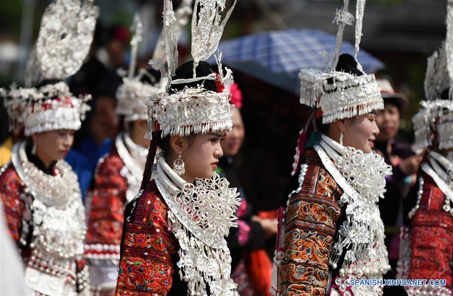 CHINA-GUIZHOU-GRUPO ETNICO MIAO-FESTIVAL DE LAS HERMANAS
