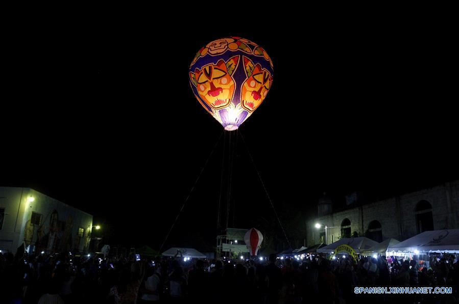 EL SALVADOR-SAN VICENTE-FESTIVAL-GLOBOS AEROSTATICOS