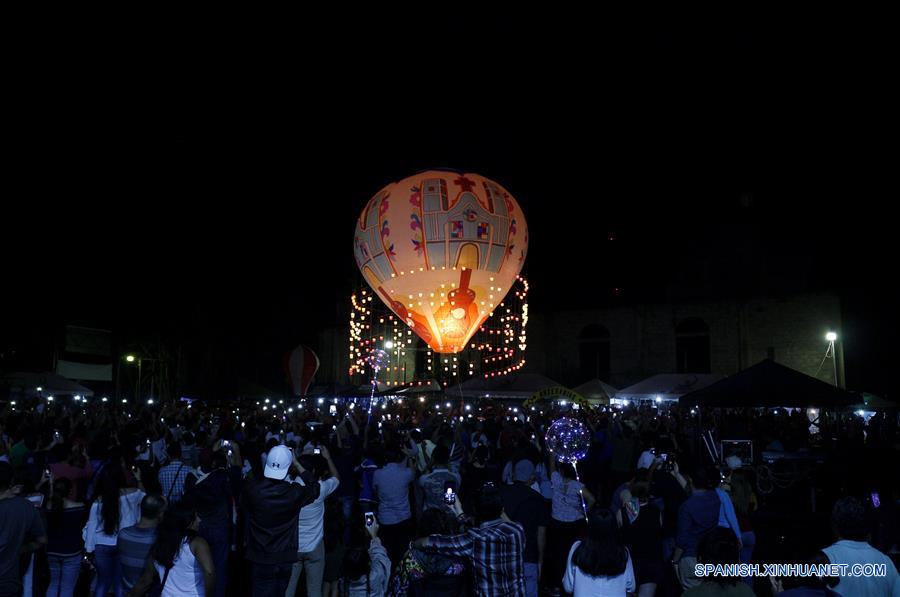 EL SALVADOR-SAN VICENTE-FESTIVAL-GLOBOS AEROSTATICOS