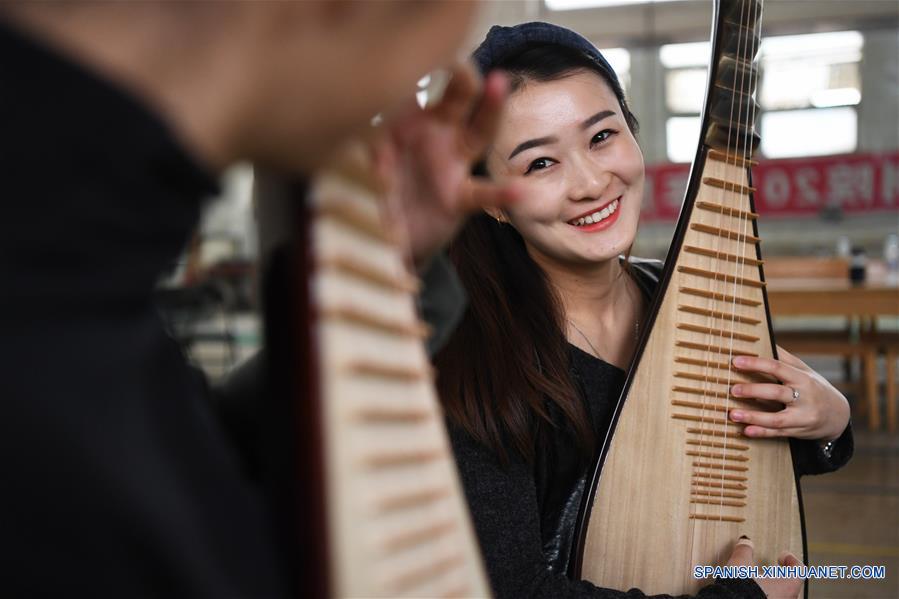 CHINA-GANSU-INSTRUMENTO MUSICAL-PIPA