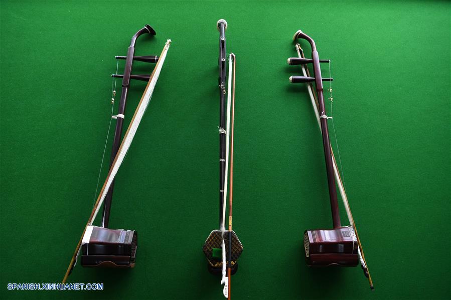 CHINA-GANSU-INSTRUMENTOS MUSICALES-ERHU