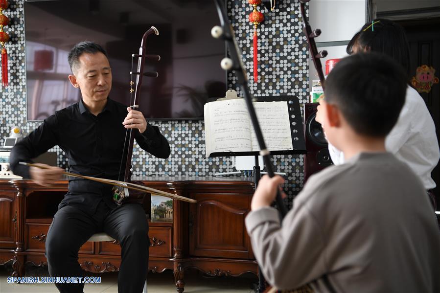 CHINA-GANSU-INSTRUMENTOS MUSICALES-ERHU