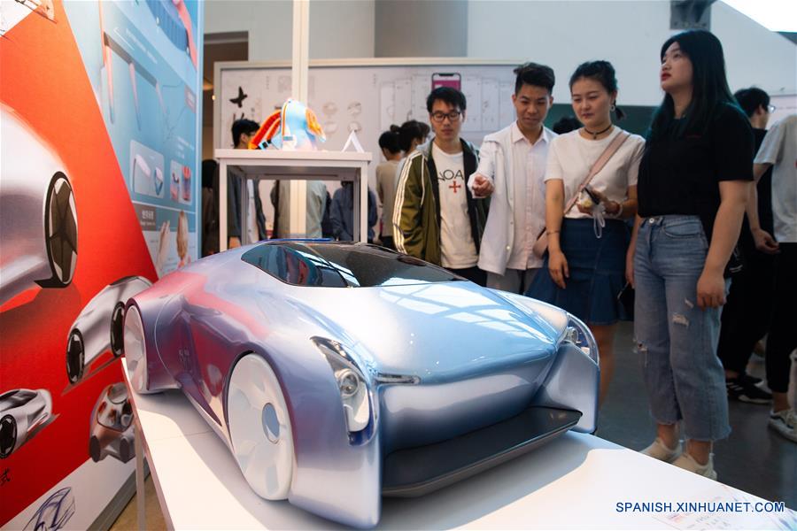 CHINA-JIANGSU-UNIVERSIDAD-CARNAVAL