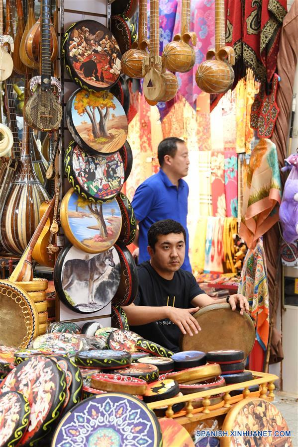 CHINA-XINJIANG-GRAN BAZAR-TURISMO